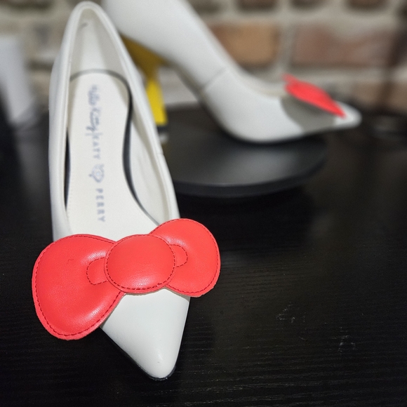 Hello Kitty White and Red Women's Heels - Picture 2 of 7